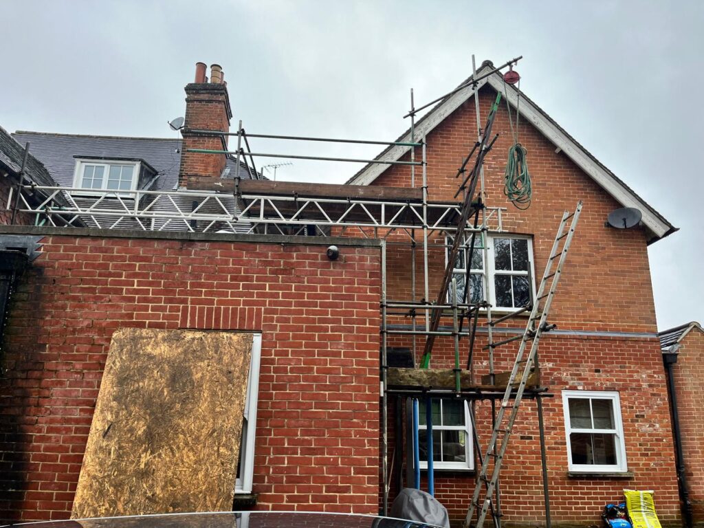 scaffolding for cleaning gutters