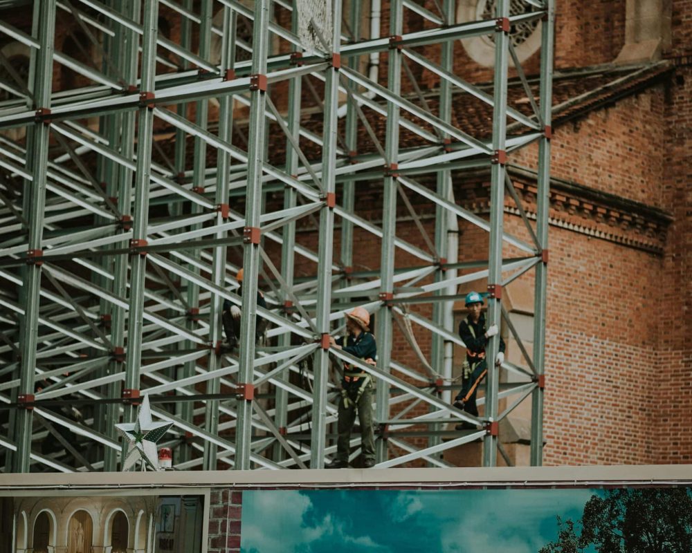 pexels-minan1398-1629184